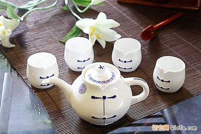 瓷中雅韻，禮拜真情 青花陶瓷茶禮的藝術(shù)與溫度